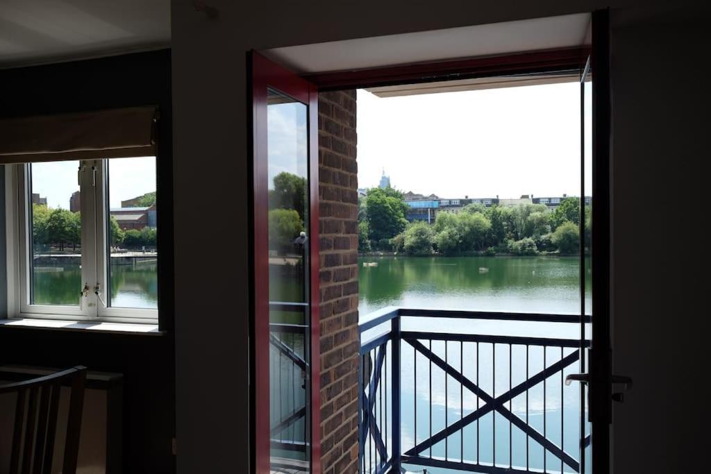 Apartment Wapping 700sqft 2 Bedroom - South Facing Dockside Views - Secure Parking London