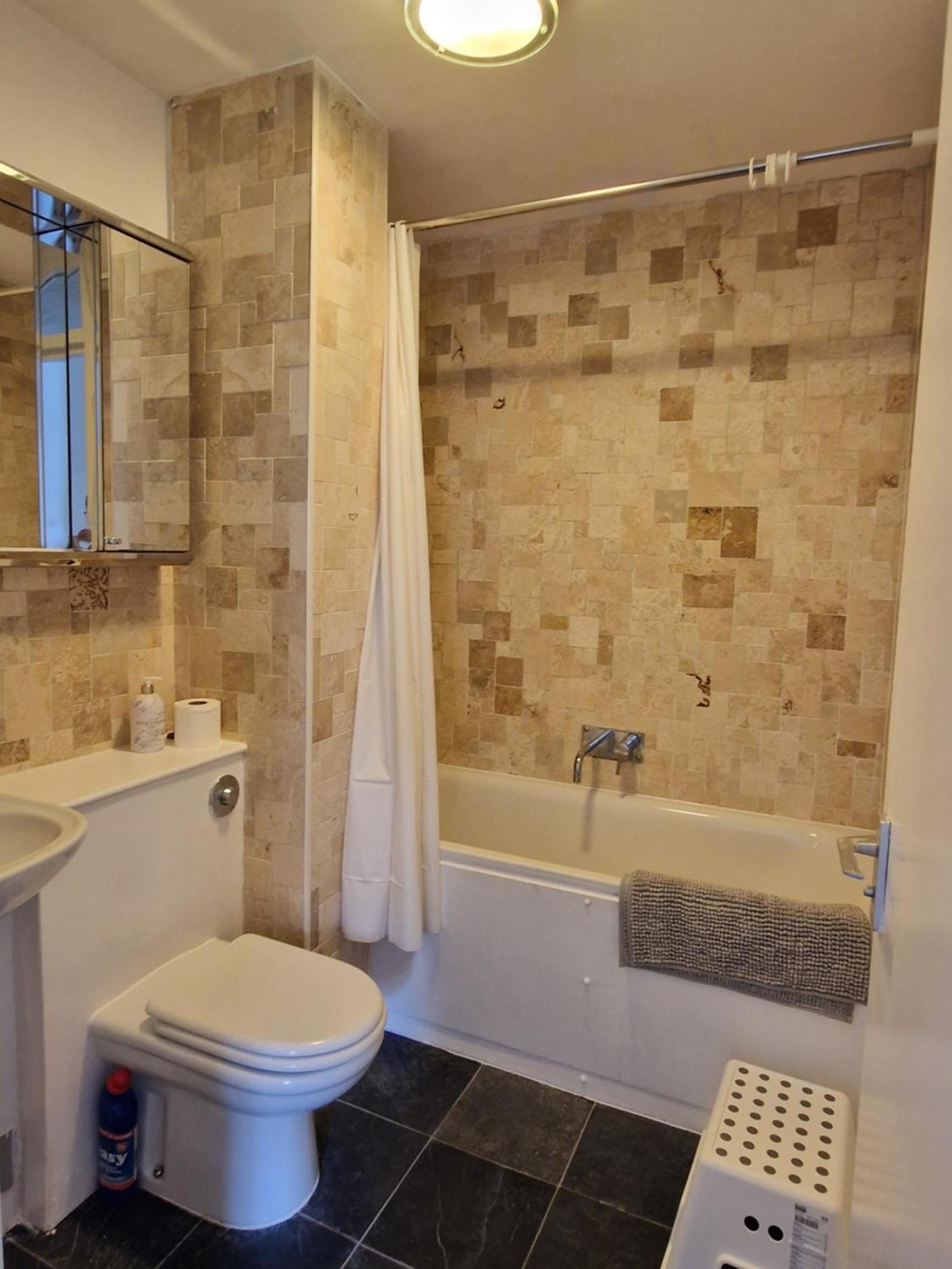 Apartment Wapping 700sqft 2 Bedroom - South Facing Dockside Views - Secure Parking London