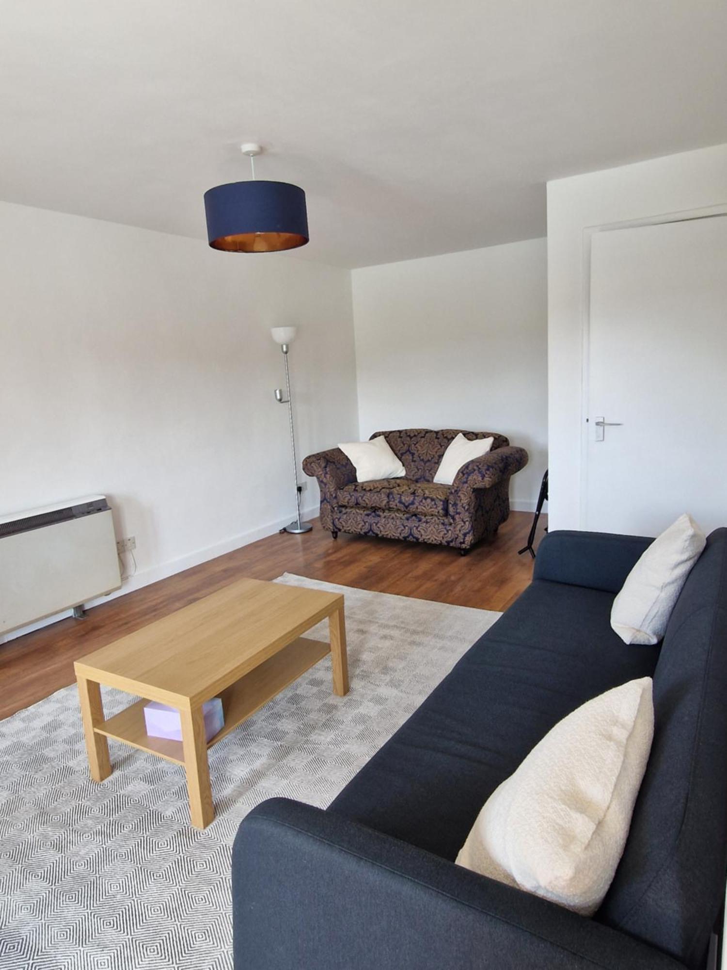 Wapping 700sqft 2 Bedroom - South Facing Dockside Views - Secure Parking