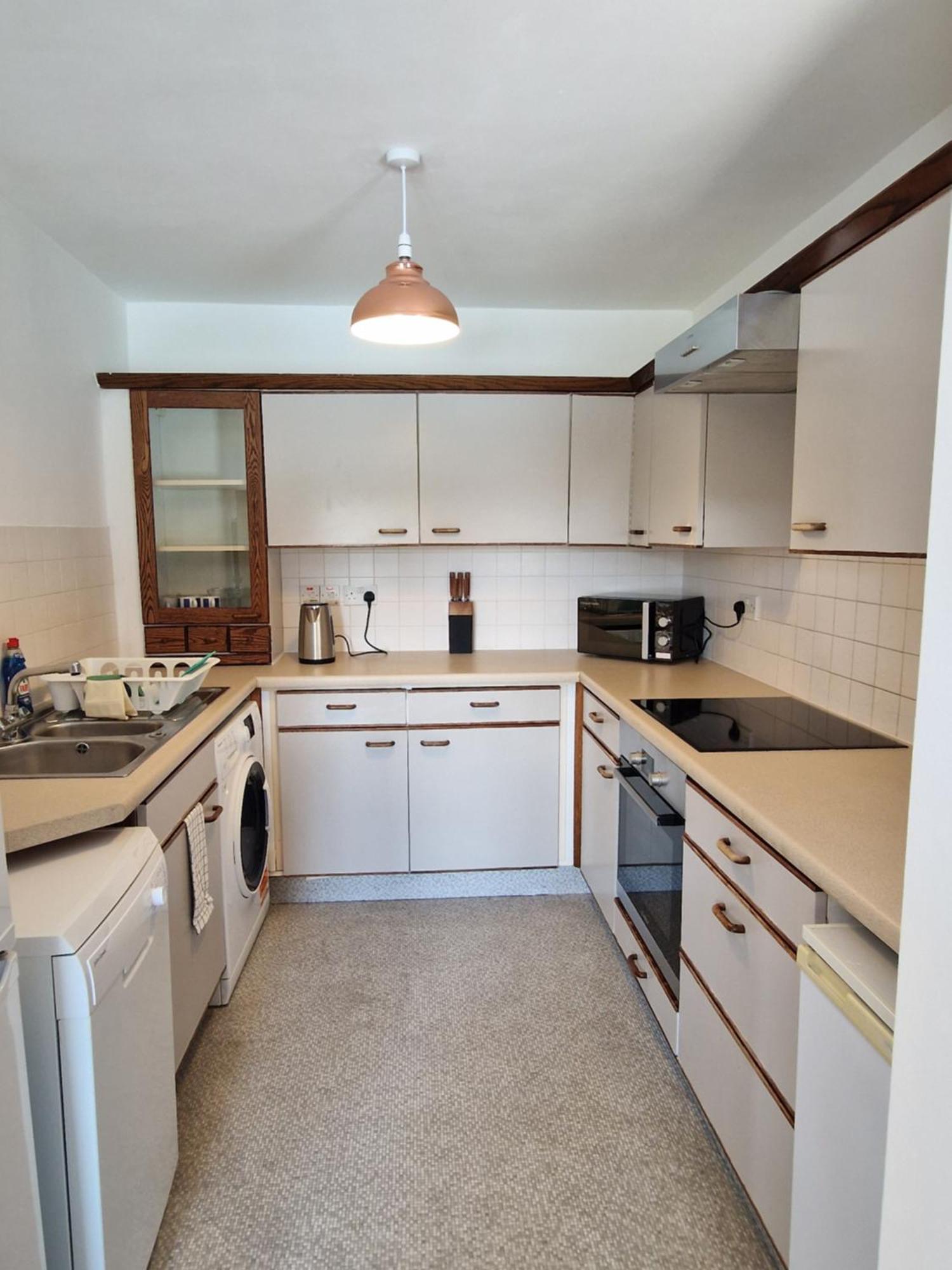 Wapping 700sqft 2 Bedroom - South Facing Dockside Views - Secure Parking