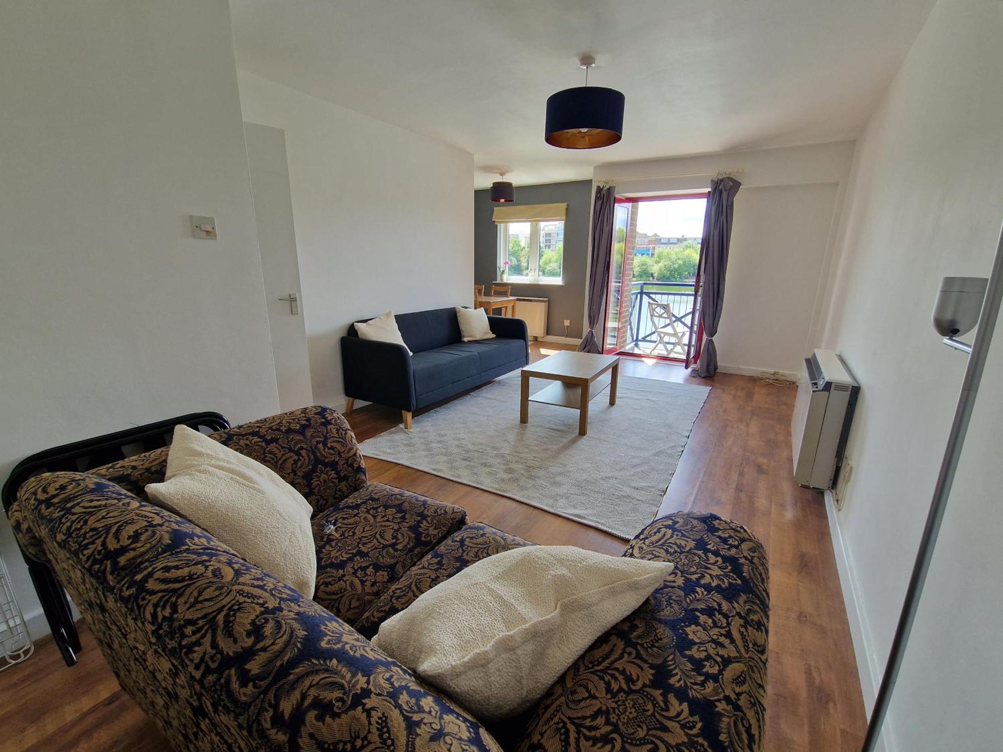 Wapping 700sqft 2 Bedroom - South Facing Dockside Views - Secure Parking